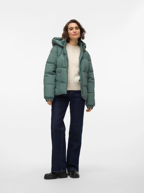 Фото ракурс 3 - Женская зелёная куртка Vero Moda  артикул 10311194 BALSAM GREEN FW2024