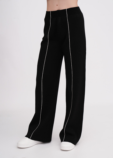 Фото ракурс 1 - Жіночі чорні штани EQUILIBRI артикул W391 053 200 Black FW2025