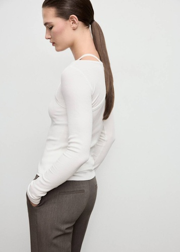 Фото ракурс 2 - Женский молочный лонгслив Mango артикул 17047910 02 1 season
