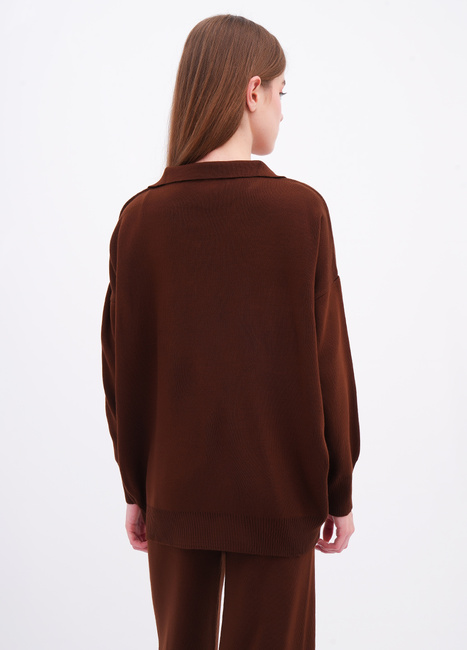 Фото ракурс 2 - Жіночий коричневий светр EQUILIBRI артикул W391 040 100 Brown FW2025