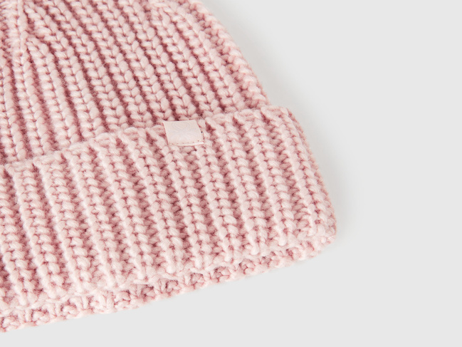 Рожева шапка для хлопчиків Benetton артикул 105HCA014.G 68Q 25A Фото ракурс 3 - Рожева шапка для хлопчиків Benetton артикул 105HCA014.G 68Q 25A
