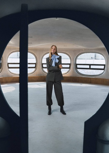 Фото ракурс 1 - Женские серые брюки Mango артикул 17097802 92 1 season