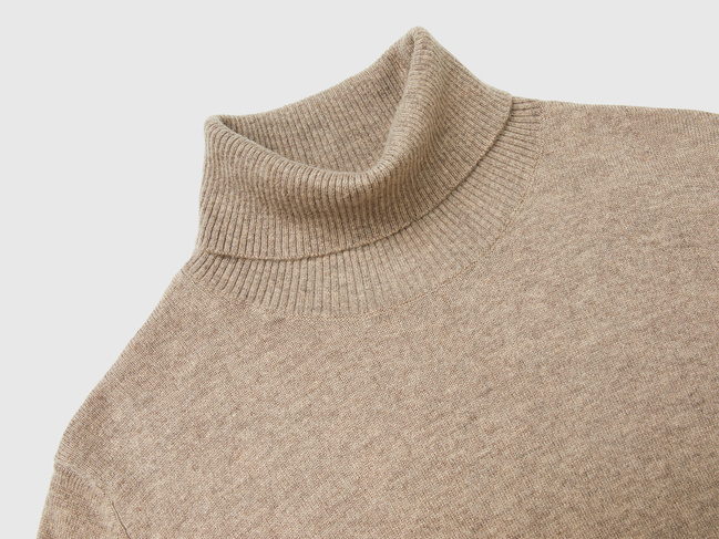 Фото ракурс 5 - Женская коричневая футболка Benetton артикул 102HD203X 81F 25A