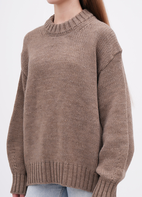 Фото ракурс 3 - Женский коричневый свитер EQUILIBRI артикул W342 066 000 Mocco FW2025