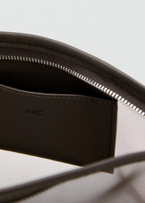 Женская коричневая косметичка Mango артикул 17091173 32 1 season Фото ракурс 3 - Женская коричневая косметичка Mango артикул 17091173 32 1 season