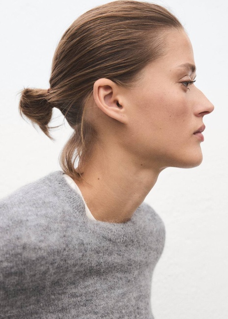 Женский серый джемпер Mango артикул 17009128 92 1 season Фото ракурс 5 - Женский серый джемпер Mango артикул 17009128 92 1 season