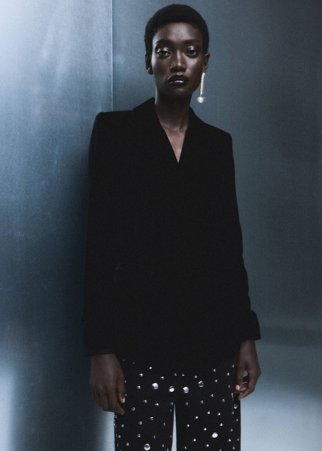 Женские черные джинсы Mango артикул 17088289 TN 1 season Фото ракурс 4 - Женские черные джинсы Mango артикул 17088289 TN 1 season