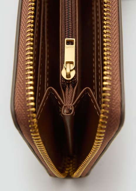 Женский коричневый кошелёк Mango артикул 17052925 32 1 season Фото ракурс 3 - Женский коричневый кошелёк Mango артикул 17052925 32 1 season