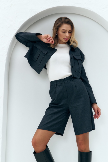 Фото ракурс 3 - Жіночі сірі шорти EQUILIBRI артикул BW491002 300 Grey SS2025