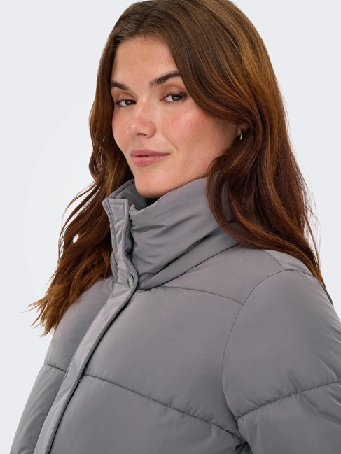 Женская фиолетовая куртка Only артикул 15295424 Plum Kitten FW2025 Фото ракурс 7 - Женская фиолетовая куртка Only артикул 15295424 Plum Kitten FW2025