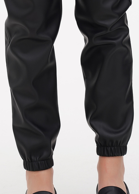 Фото ракурс 4 - Женские чёрные брюки EQUILIBRI  артикул TSV Pant Dg Black FW2023