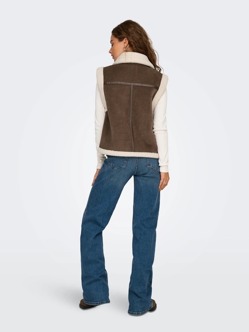 Женский коричневый жилет Only артикул 15348999 Rain Drum FW2025 Фото ракурс 2 - Женский коричневый жилет Only артикул 15348999 Rain Drum FW2025