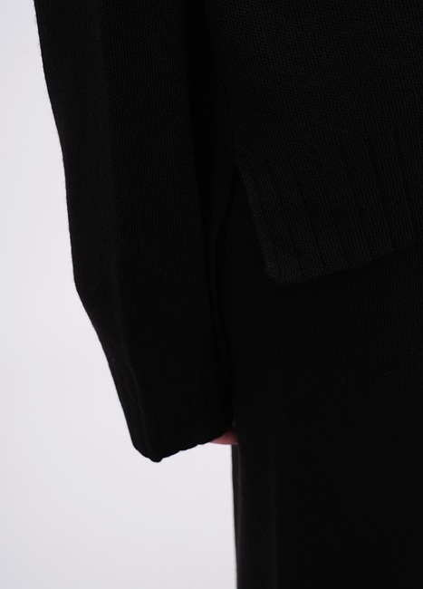 Фото ракурс 4 - Женский черный свитер EQUILIBRI артикул W391 009 101 Black FW2025