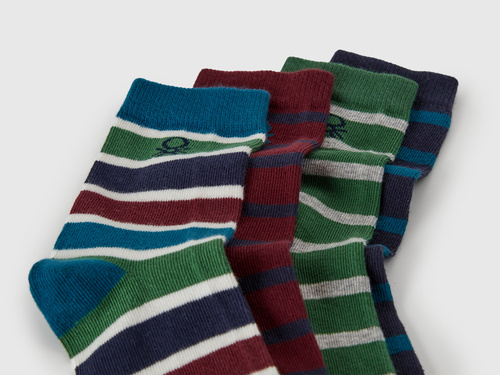 Фото ракурс 2 - Різнокольорові шкарпетки Benetton для хлопчиків артикул 6AO30704E 902 25A