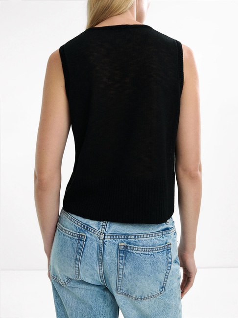 Женский черный жилет Parfois артикул 231115 _BK FW2025 Фото ракурс 2 - Женский черный жилет Parfois артикул 231115 _BK FW2025