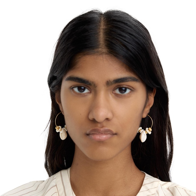 Женские белые серьги Parfois артикул 235142 _WT FW2025 Фото ракурс 3 - Женские белые серьги Parfois артикул 235142 _WT FW2025