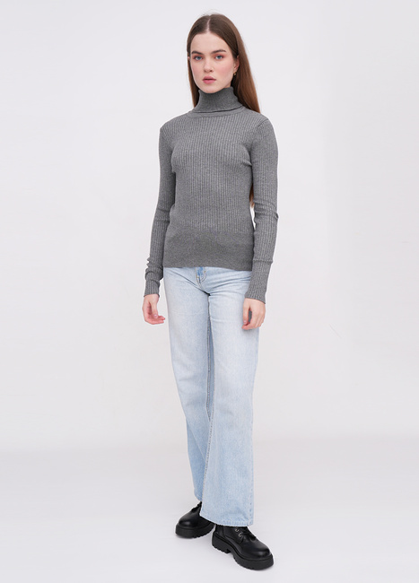 Фото ракурс 3 - Женская серая водолазка EQUILIBRI артикул W341 002 000 Grey FW2025