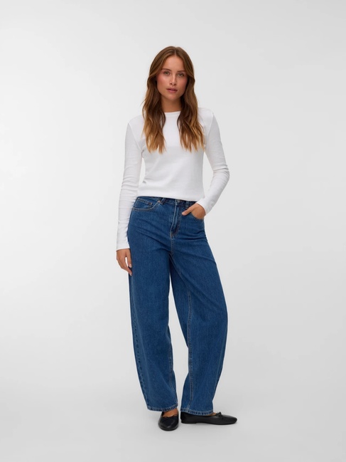 Женские синие джинсы Vero Moda артикул 10337318 Medium Blue Denim FW2025 Фото ракурс 3 - Женские синие джинсы Vero Moda артикул 10337318 Medium Blue Denim FW2025