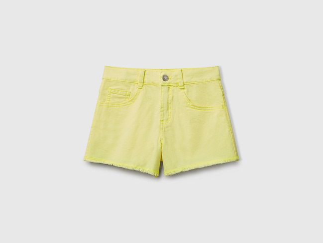 Желтые шорты для девочек Benetton артикул 4O69C9040.G 901 25E Фото ракурс 1 - Желтые шорты для девочек Benetton артикул 4O69C9040.G 901 25E
