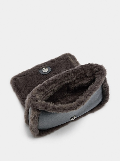 Фото ракурс 4 - Женская серая сумка Parfois артикул 241054 _GY FW2025