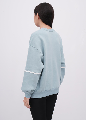 Фото ракурс 2 - Жіночий синій світшот EQUILIBRI артикул W231 035 000 LIGHT BLUE FW2025