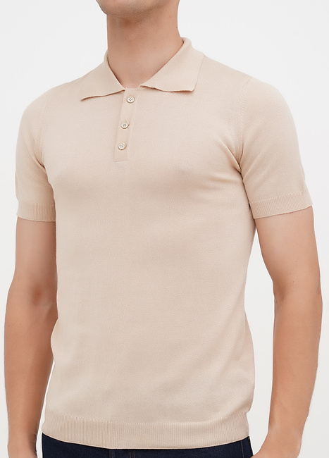 Фото ракурс 3 - Мужская бежевая футболка поло EQUILIBRI артикул M PC Knit Polo Beige SS2024