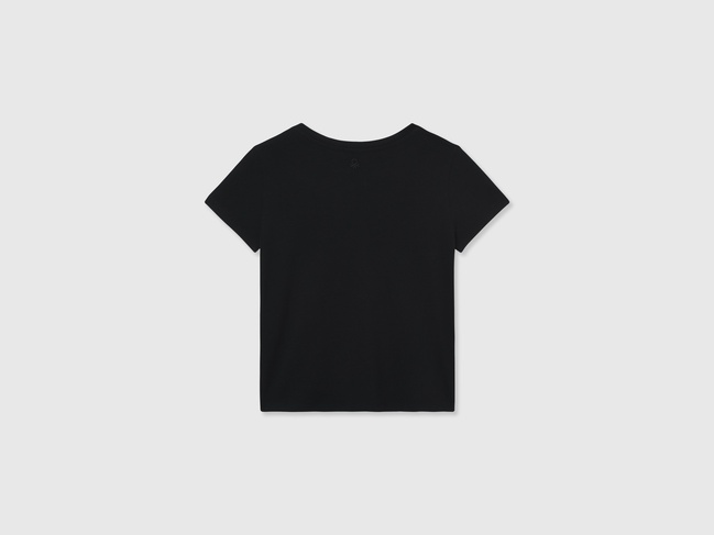 Фото ракурс 2 - Чорна футболка для дівчаток Benetton артикул 3P4ZC10O0.G 100 25P