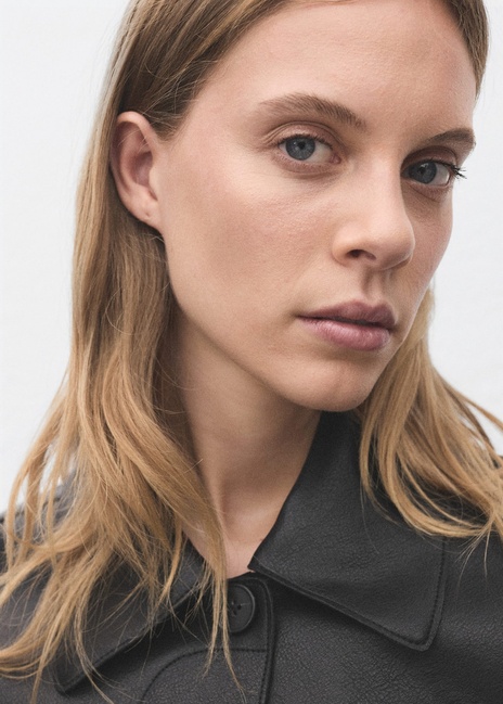 Женская черная куртка Mango артикул 17094433 99 1 season Фото ракурс 4 - Женская черная куртка Mango артикул 17094433 99 1 season