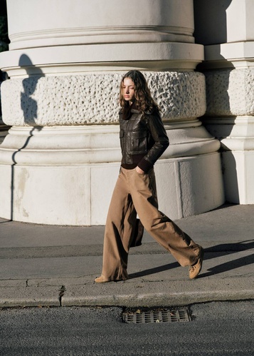 Фото ракурс 1 - Жіночі коричневі джинси Mango артикул 17025828 17 1 season