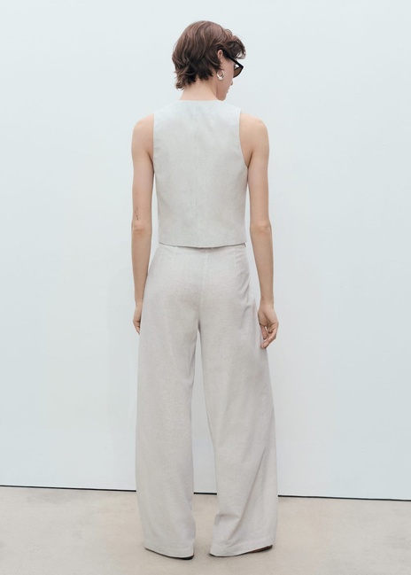 Женский молочный жилет Mango артикул 87087704 05 8 season Фото ракурс 2 - Женский молочный жилет Mango артикул 87087704 05 8 season