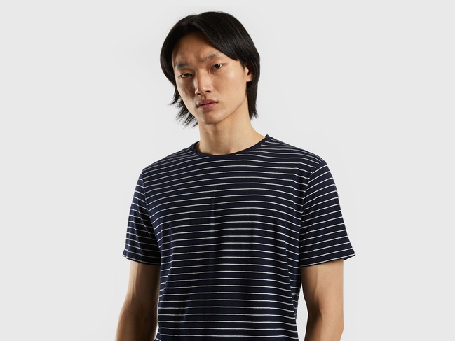 Фото ракурс 1 - Чоловіча синя футболка Benetton артикул 3NAEU105B 616 23E