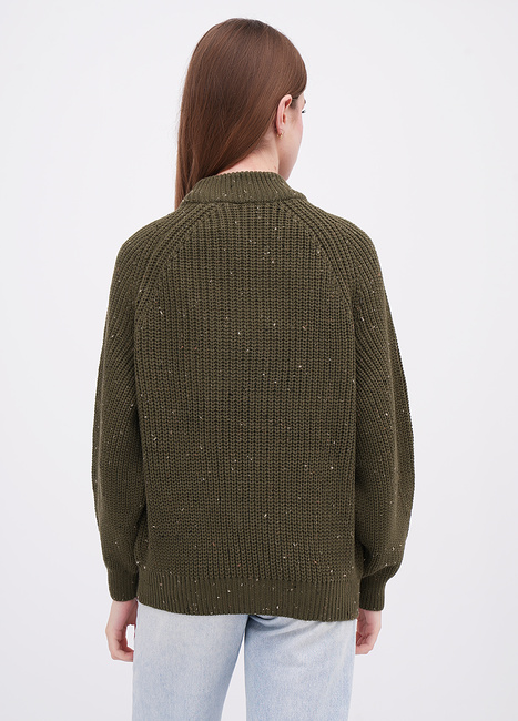 Фото ракурс 2 - Жіночий хакі светр EQUILIBRI артикул W342 064 000 Khaki FW2025