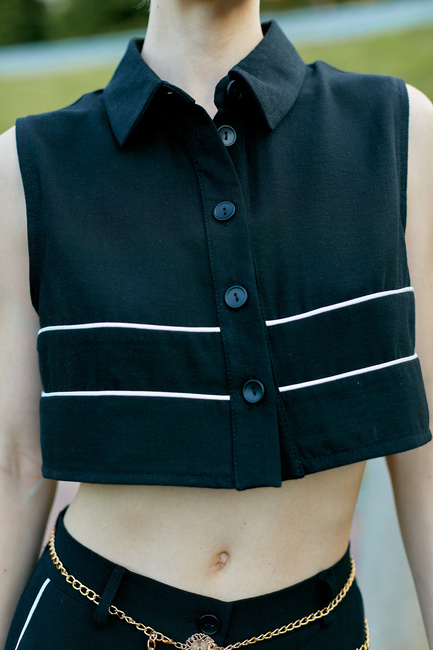 Жіночий чорний топ EQUILIBRI артикул BW491009 100 Black SS2025 Фото ракурс 4 - Жіночий чорний топ EQUILIBRI артикул BW491009 100 Black SS2025