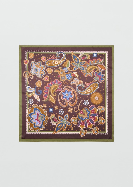 Женский коричневый шарф Mango артикул 17035988 32 1 season Фото ракурс 3 - Женский коричневый шарф Mango артикул 17035988 32 1 season