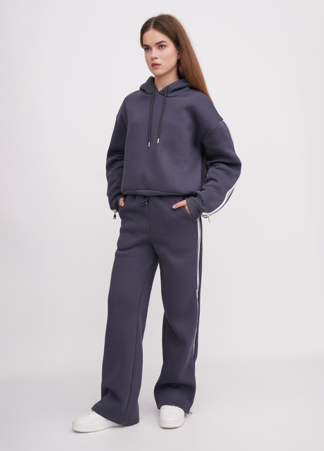 Фото ракурс 3 - Жіночі сірі штани EQUILIBRI артикул W291 048 200 FUME FW2025