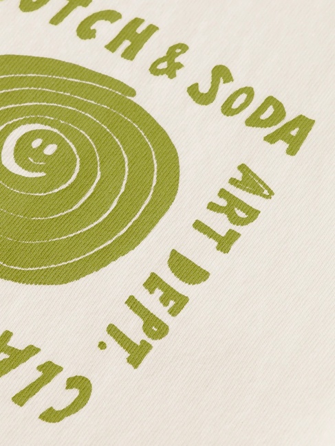 Мужская белая футболка SCOTCH & SODA артикул 181701 101 FW2025 Фото ракурс 7 - Мужская белая футболка SCOTCH & SODA артикул 181701 101 FW2025