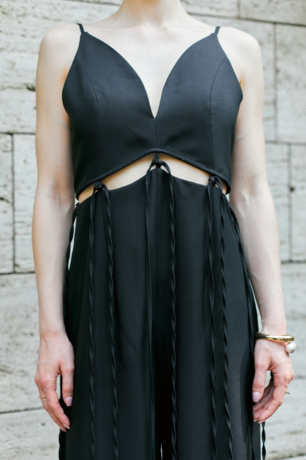 Фото ракурс 3 - Женский черный комбинезон EQUILIBRI артикул BW453001 000 Black SS2025