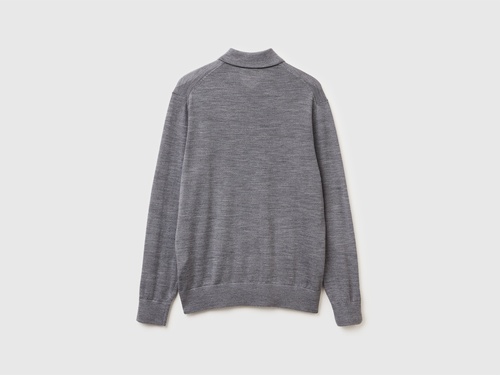 Фото ракурс 2 - Мужской серый лонгслив Benetton артикул 11AHU301P 507 25A