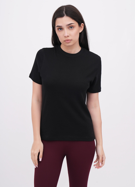 Женская черная футболка EQUILIBRI артикул W213 104 000 Black FW2025 Фото ракурс 1 - Женская черная футболка EQUILIBRI артикул W213 104 000 Black FW2025