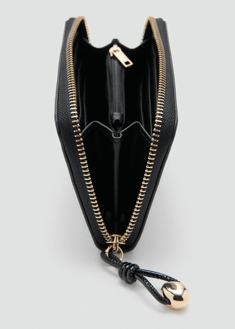 Жіночий чорний гаманець Mango артикул 27051237 99 2 season Фото ракурс 3 - Жіночий чорний гаманець Mango артикул 27051237 99 2 season