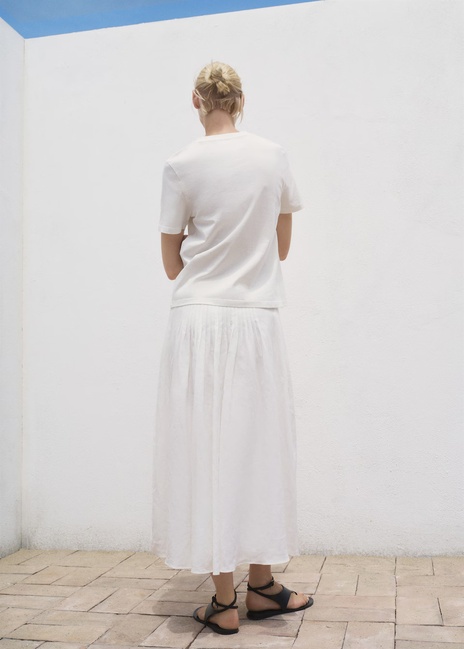 Женская молочная футболка Mango артикул 17012909 74 1 season Фото ракурс 2 - Женская молочная футболка Mango артикул 17012909 74 1 season