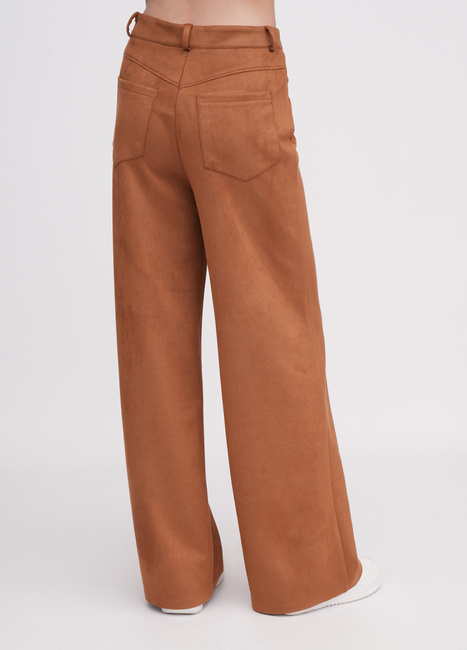 Фото ракурс 2 - Жіночі коричневі брюки EQUILIBRI артикул BW491016 200 CAMEL FW2025