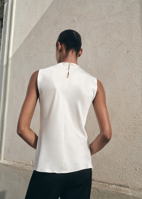 Жіноча молочна блузка Mango артикул 17064092 05 1 season Фото ракурс 2 - Жіноча молочна блузка Mango артикул 17064092 05 1 season