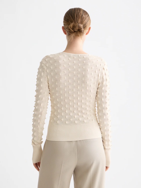 Фото ракурс 2 - Жіночий бежевий светр SCOTCH & SODA артикул U9B01030T U137 FW2025