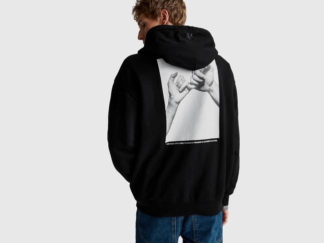 Фото ракурс 2 - Мужское черное худи Benetton артикул 3Y9YU201Y 100 25A