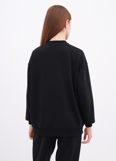 Жіночий чорний світшот EQUILIBRI артикул W291 040 100 Black FW2025 Фото ракурс 2 - Жіночий чорний світшот EQUILIBRI артикул W291 040 100 Black FW2025