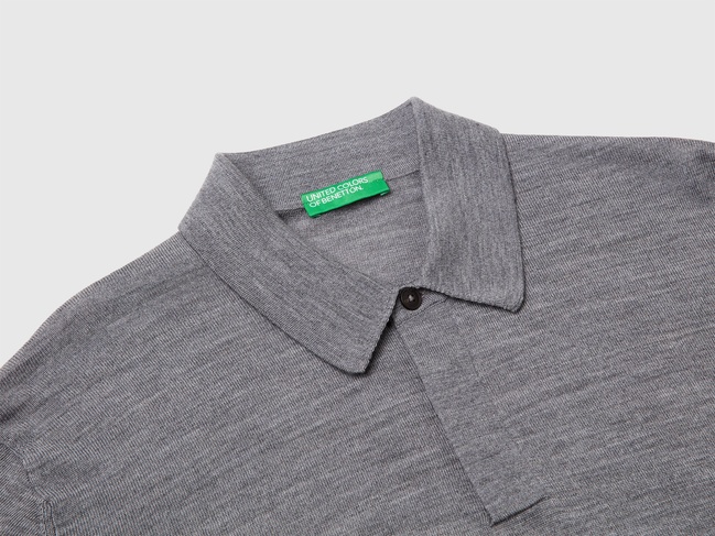 Чоловічий сірий лонгслів Benetton артикул 11AHU301P 507 25A Фото ракурс 3 - Чоловічий сірий лонгслів Benetton артикул 11AHU301P 507 25A