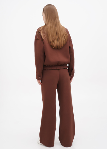 Фото ракурс 2 - Женские коричневые штаны EQUILIBRI артикул EL FL Palacco Brown FW2024